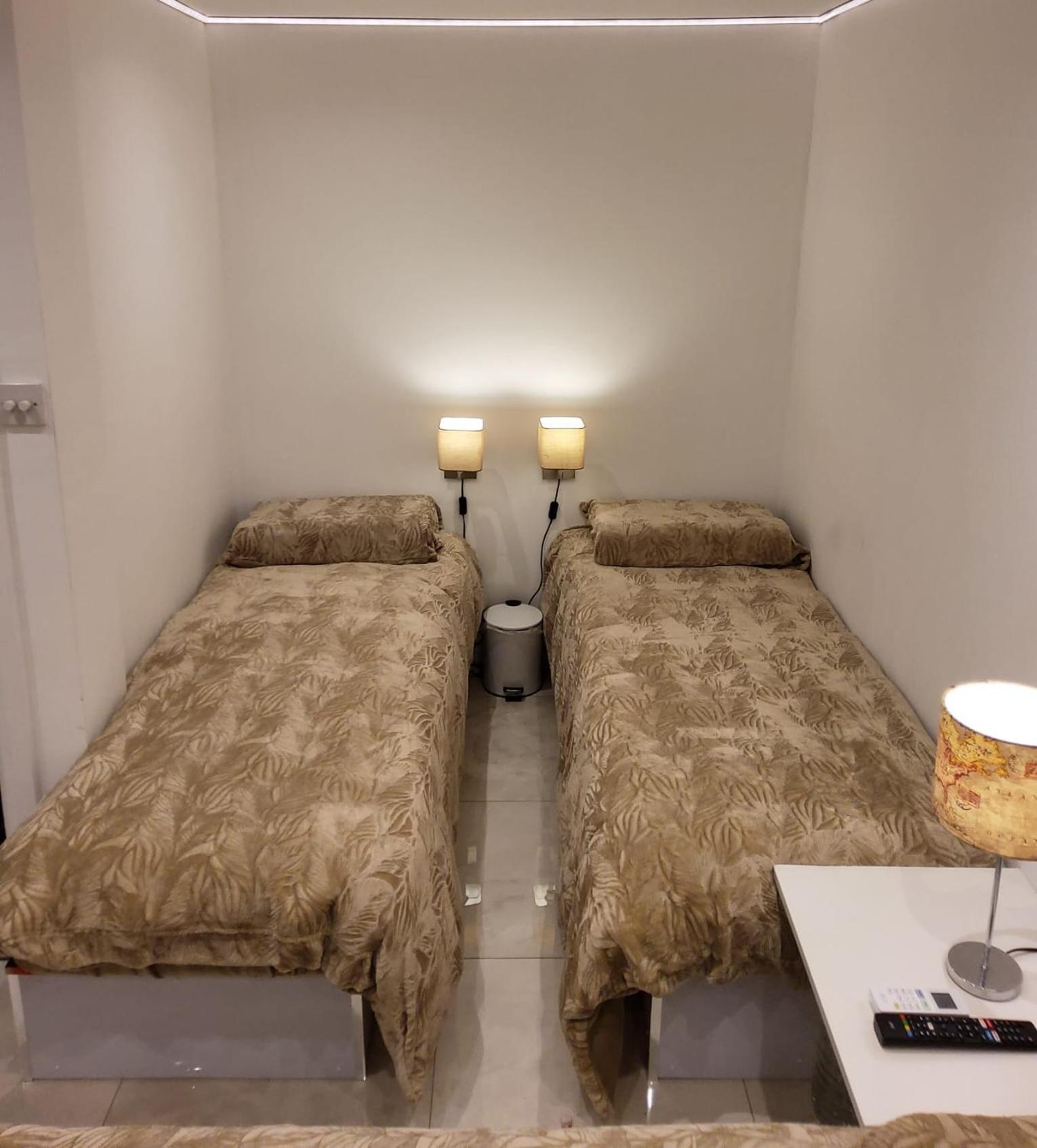 Air Conditioned Modern Double Bed Room With Private Attached Bathroom - Free Parking - Near London Heathrow Airport & Southall Broadway Екстер'єр фото