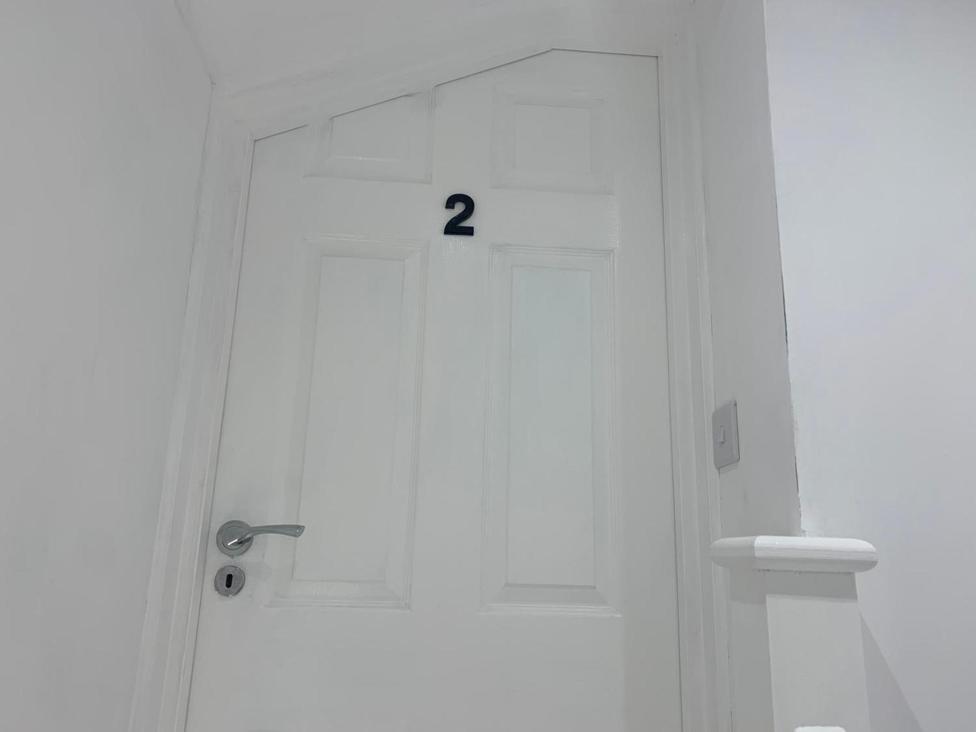 Air Conditioned Modern Double Bed Room With Private Attached Bathroom - Free Parking - Near London Heathrow Airport & Southall Broadway Екстер'єр фото