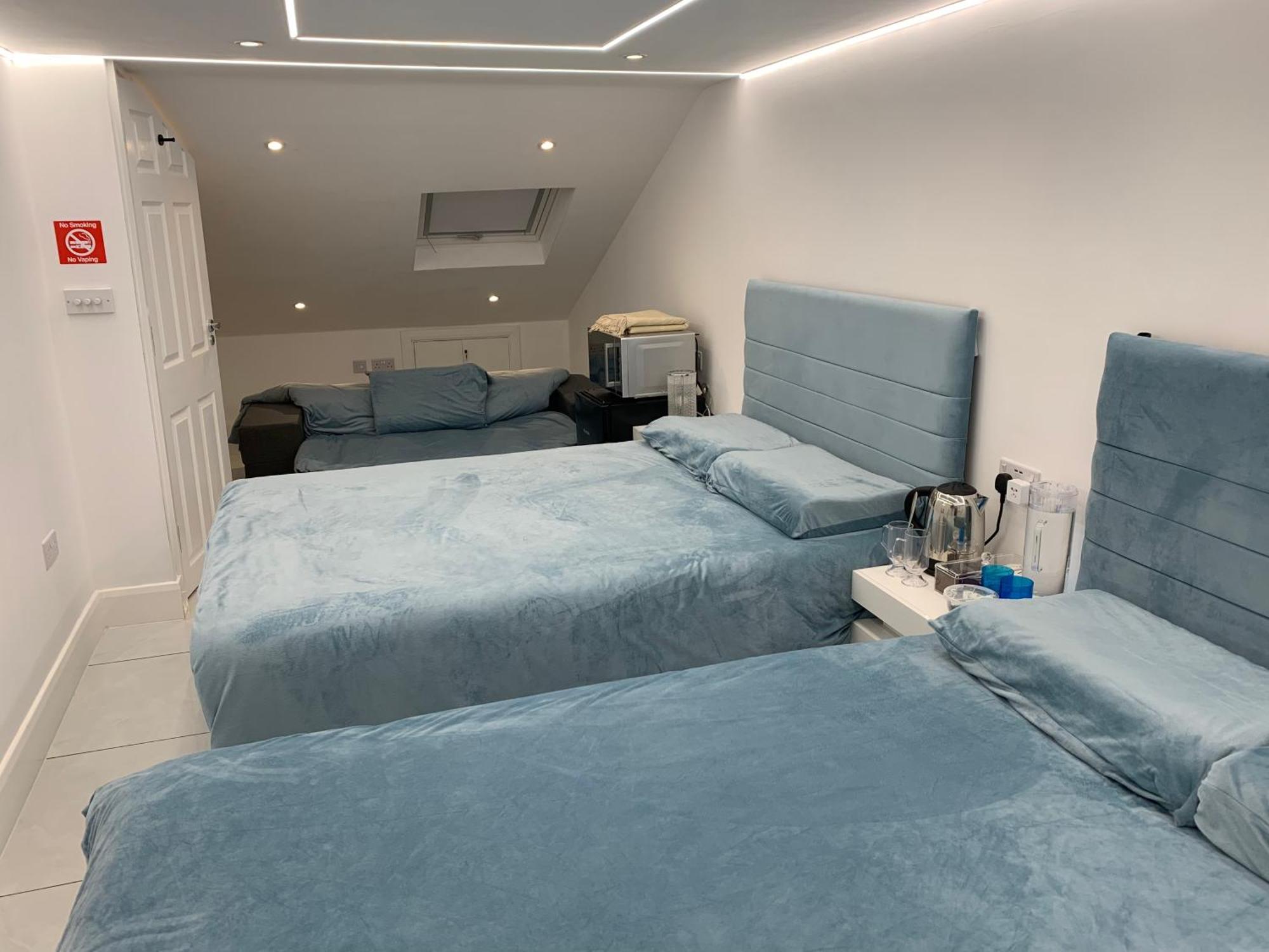 Air Conditioned Modern Double Bed Room With Private Attached Bathroom - Free Parking - Near London Heathrow Airport & Southall Broadway Екстер'єр фото