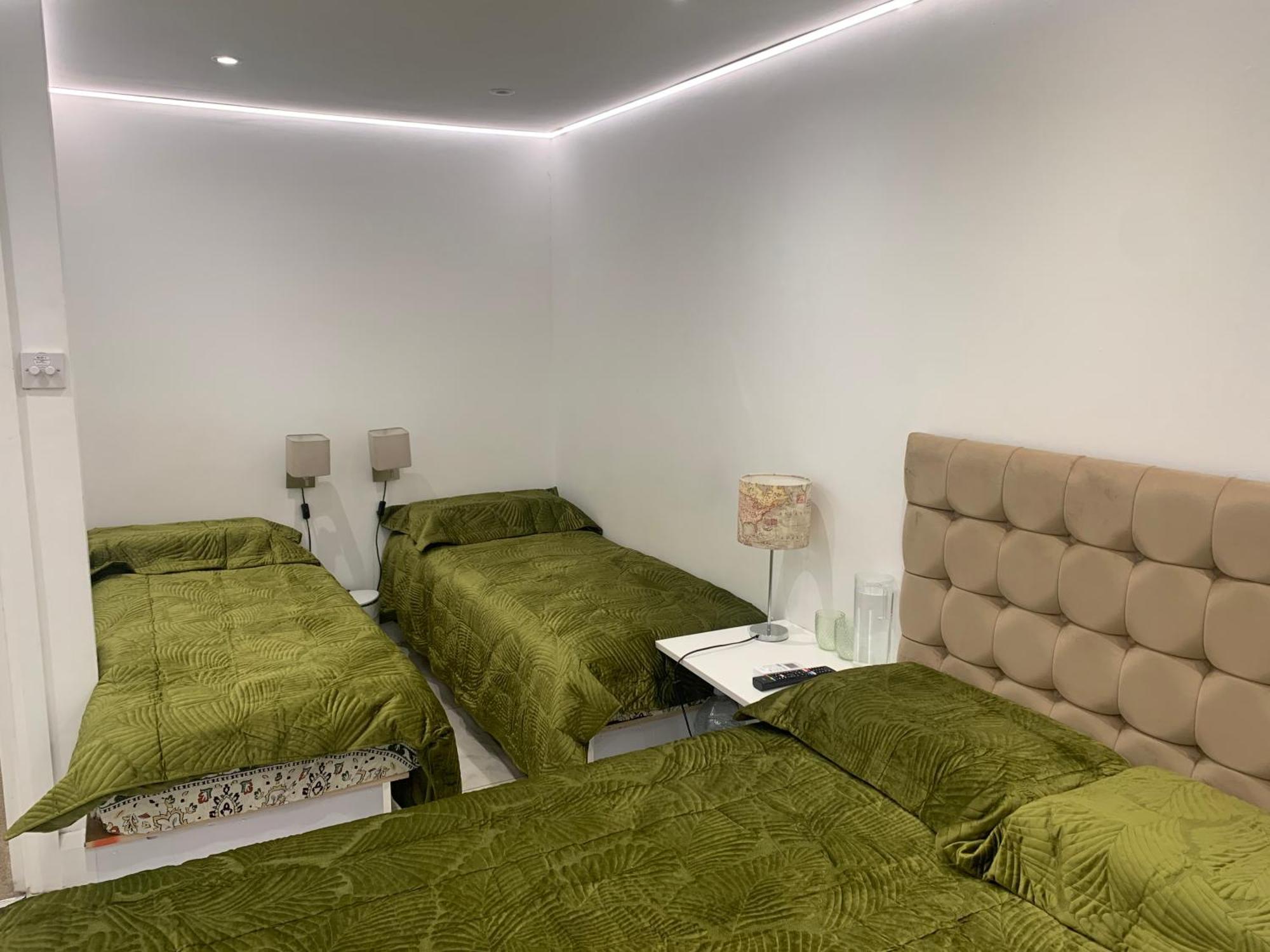 Air Conditioned Modern Double Bed Room With Private Attached Bathroom - Free Parking - Near London Heathrow Airport & Southall Broadway Екстер'єр фото